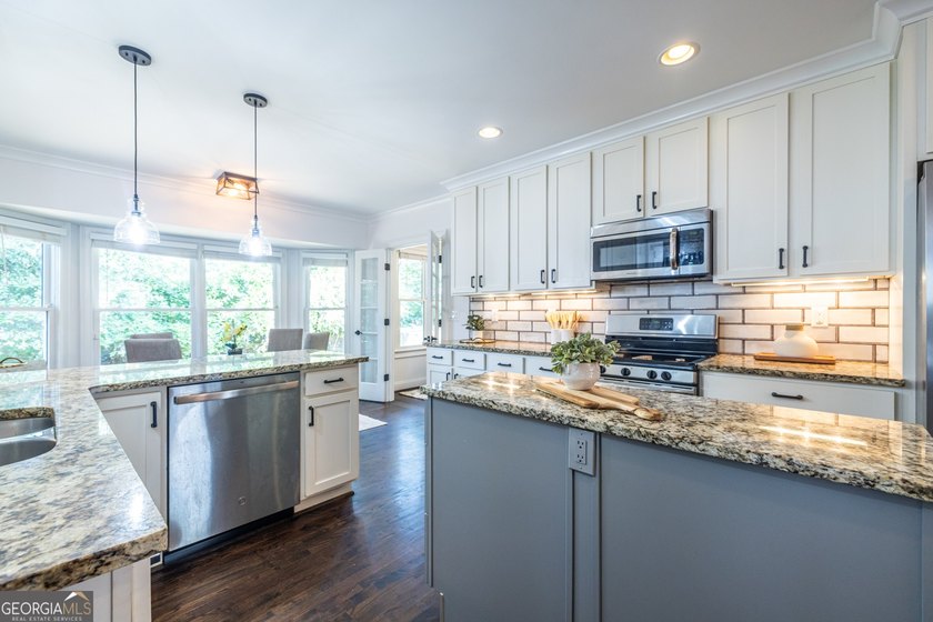 Beautifully maintained 4BR/2BA plus office Craftsman home - photo 7