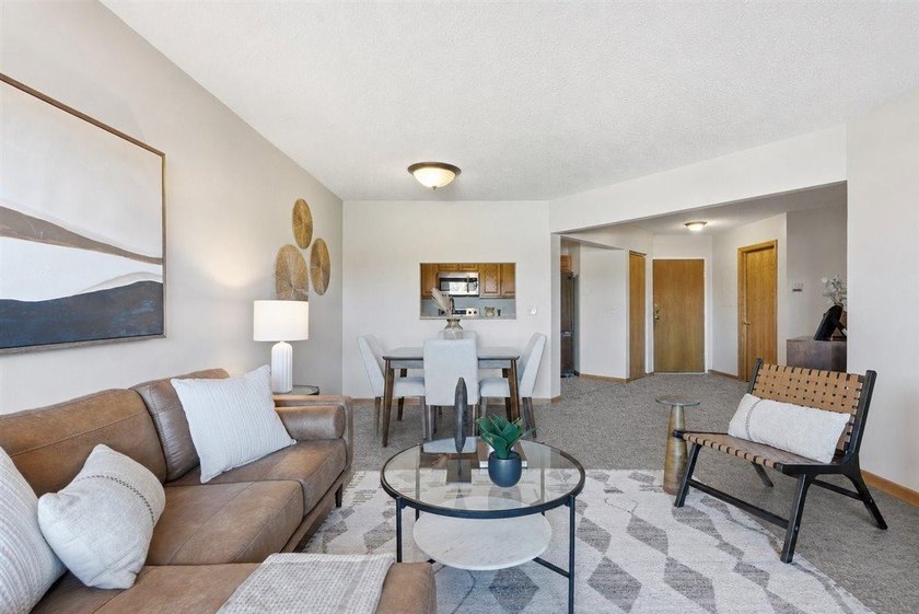 Your charming Seward home awaits! This beautifully maintained - photo 2