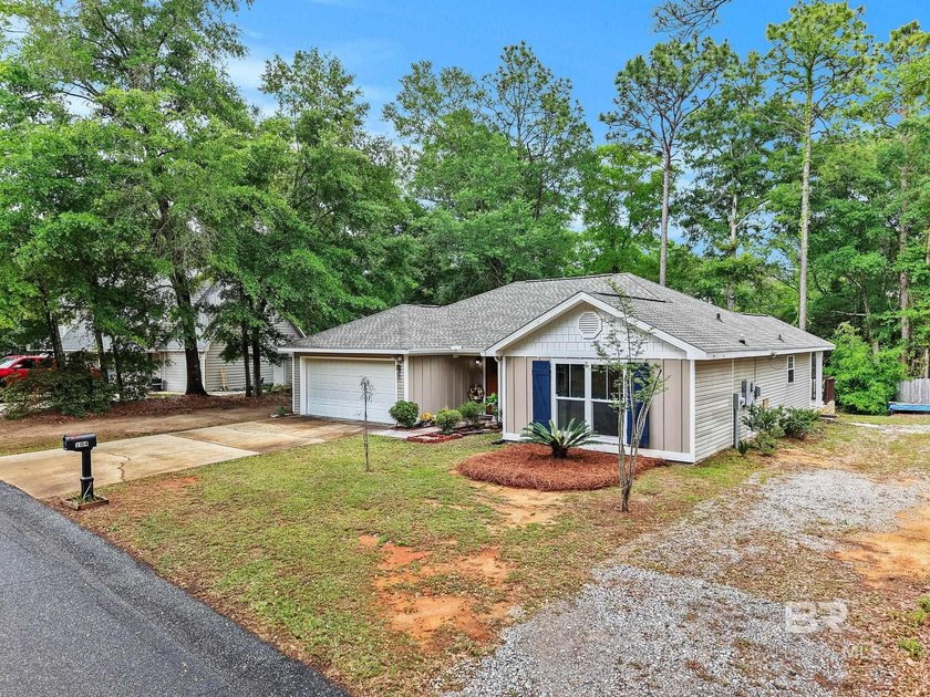 Welcome to 104 Chatam Loop, a beautifully updated 3-bedroom - photo 3