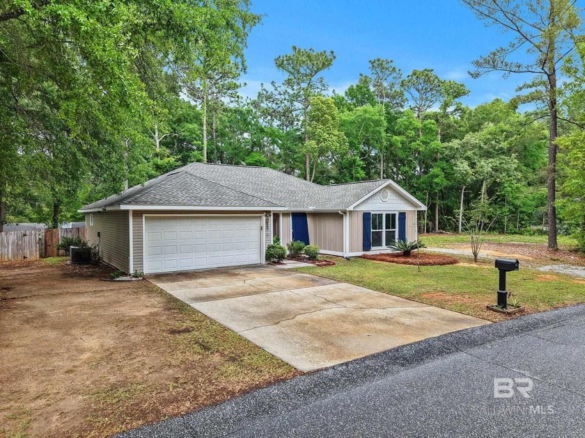 Welcome to 104 Chatam Loop, a beautifully updated 3-bedroom - photo 4