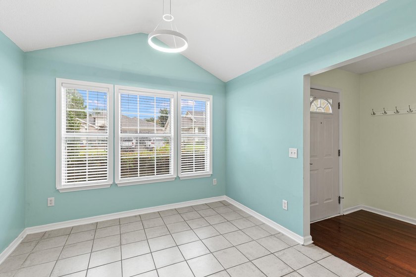 *VA buyers- assumable VA loan at 3.25%, monthly payment - photo 4