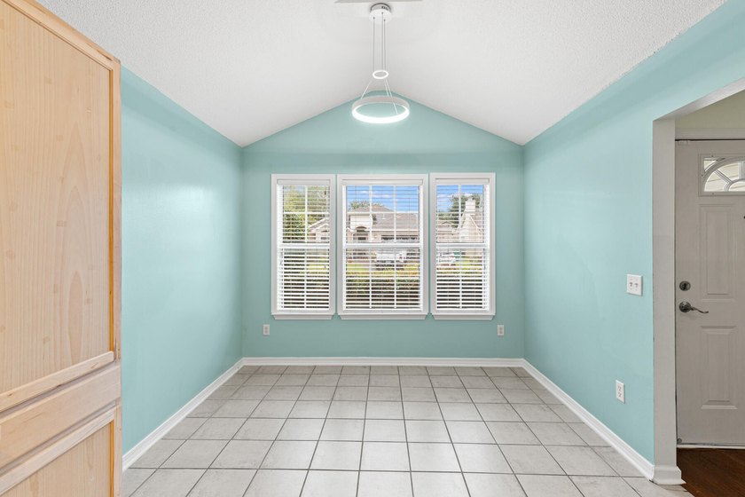 *VA buyers- assumable VA loan at 3.25%, monthly payment - photo 5