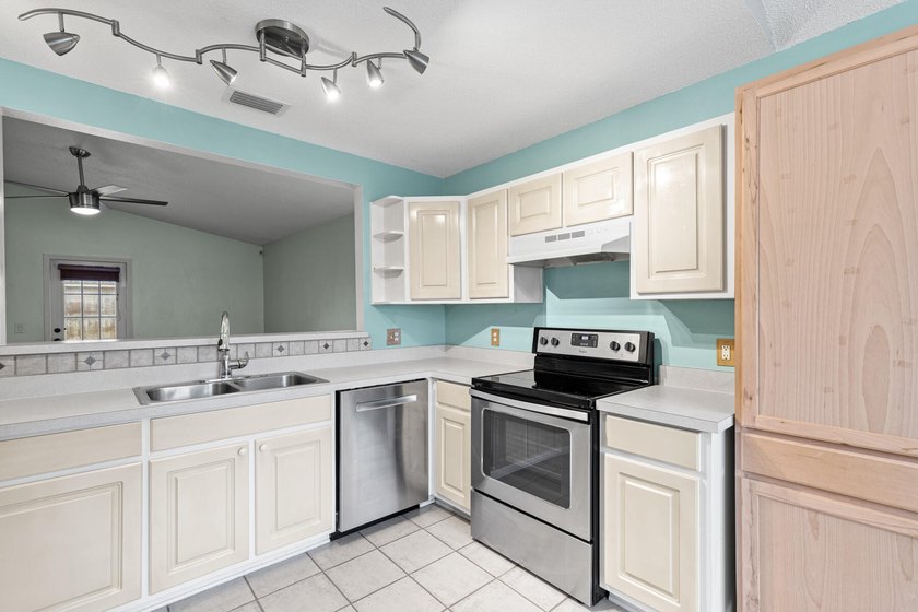 *VA buyers- assumable VA loan at 3.25%, monthly payment - photo 7