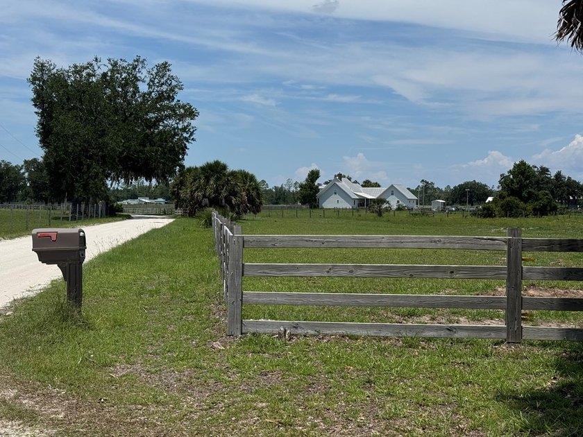 2 Bedroom 2 Bath Custom Home on 11.92 Acres w/Gated entry - photo 8
