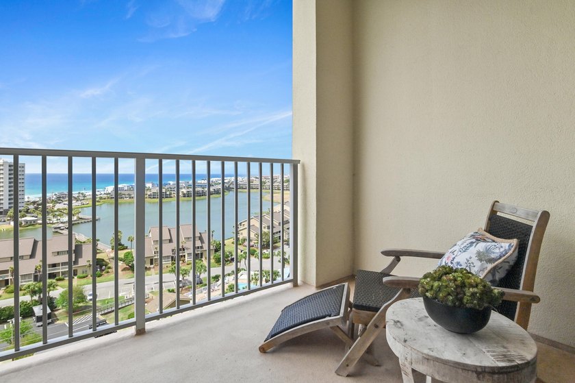 Wake up to endless Gulf views, spend your afternoons with your - photo 2