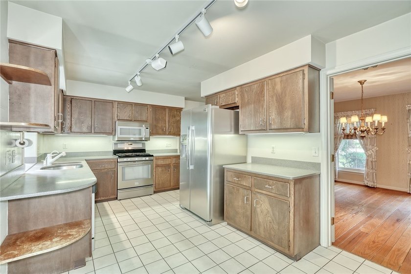 THE WOODS AT MILLCREEK! HIGHLY DESIRABLE AREA CLOSE TO WEBSTER - photo 16