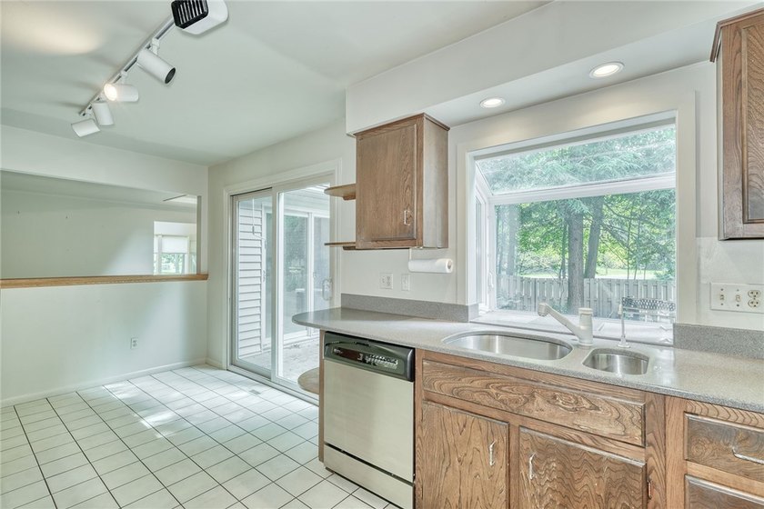 THE WOODS AT MILLCREEK! HIGHLY DESIRABLE AREA CLOSE TO WEBSTER - photo 17