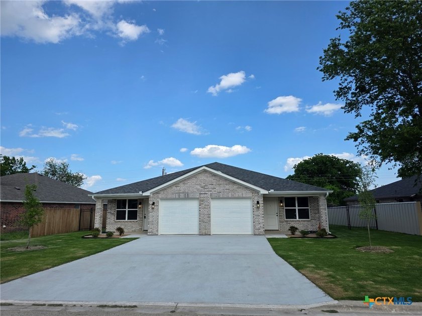 Welcome to this stunning brand-new duplex offering 3 spacious - photo 2