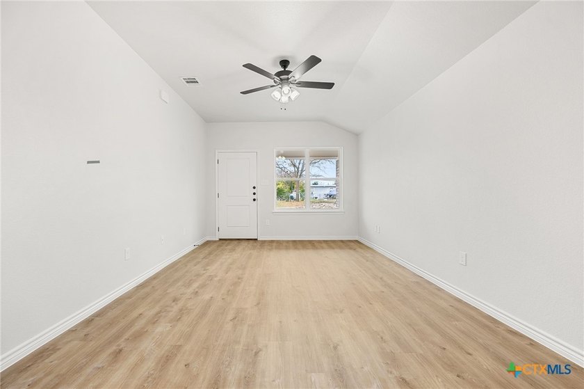 Welcome to this stunning brand-new duplex offering 3 spacious - photo 3