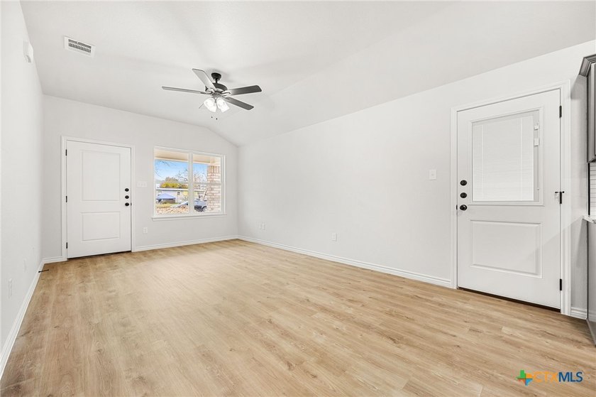 Welcome to this stunning brand-new duplex offering 3 spacious - photo 4