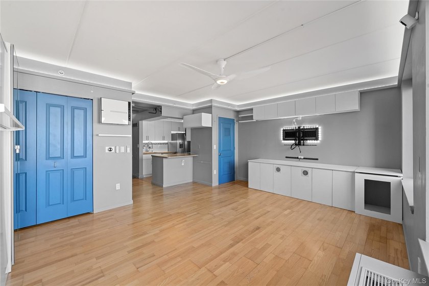 Updated HPD studio co-op at 715 Fox St #4H in Longwood / South - photo 6