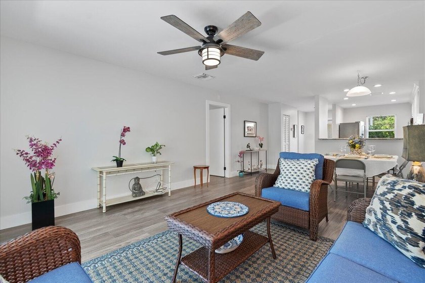 Stunning, fully updated modern unit in Golden Lakes Village - - photo 12