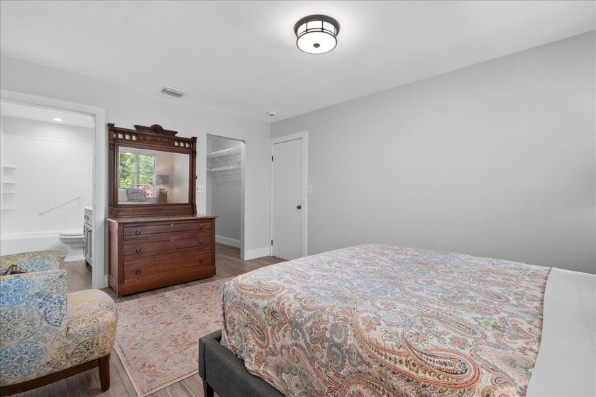 Stunning, fully updated modern unit in Golden Lakes Village - - photo 14