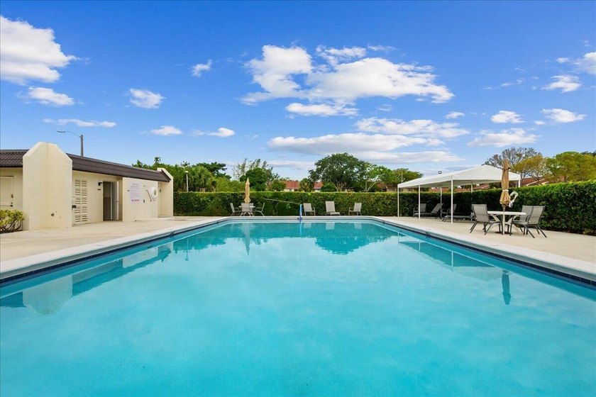 Stunning, fully updated modern unit in Golden Lakes Village - - photo 33
