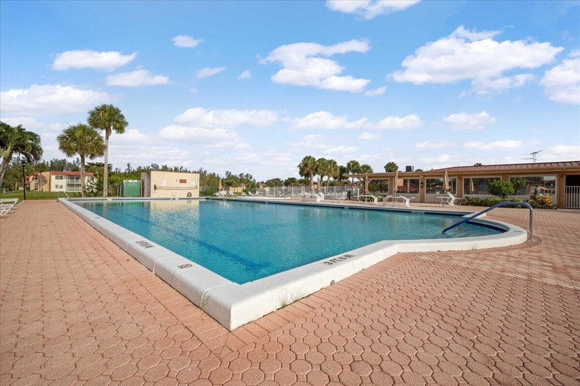 Stunning, fully updated modern unit in Golden Lakes Village - - photo 34