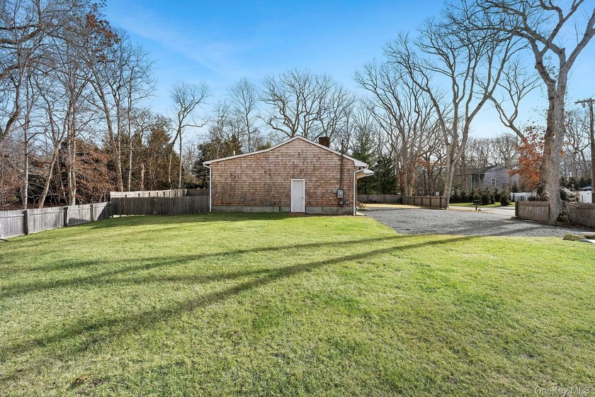Welcome to this charming ranch-style home in Springs, East - photo 12