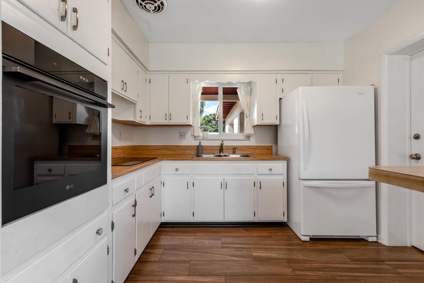 Welcome to Floranada Ridge! This 2-bedroom, 2-bath home offers 1 - photo 11