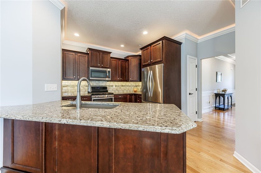 Welcome to this beautifully upgraded ranch end-unit townhome - photo 6