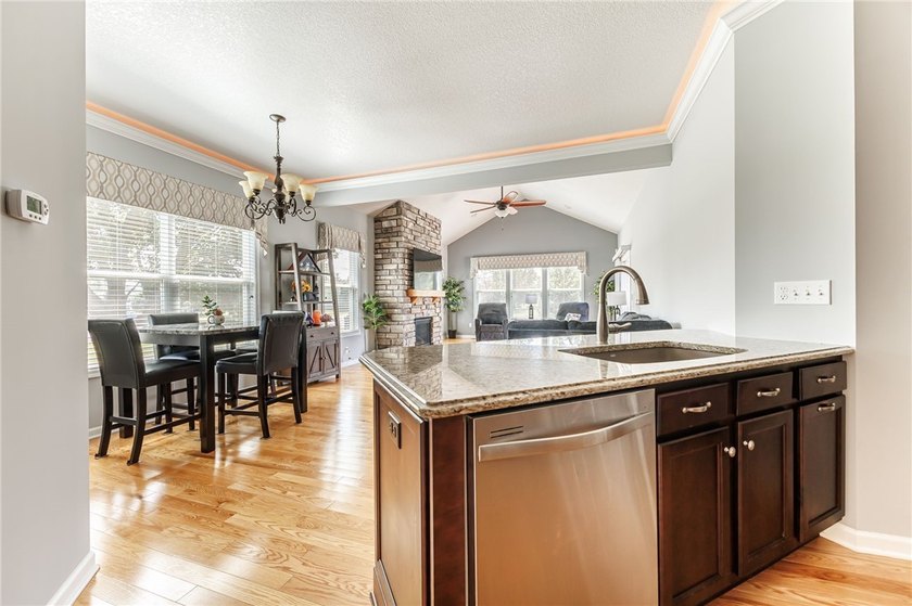 Welcome to this beautifully upgraded ranch end-unit townhome - photo 9