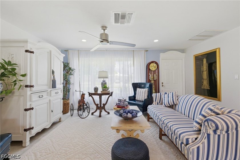 Centrally located and close to shopping and dining, this - photo 12