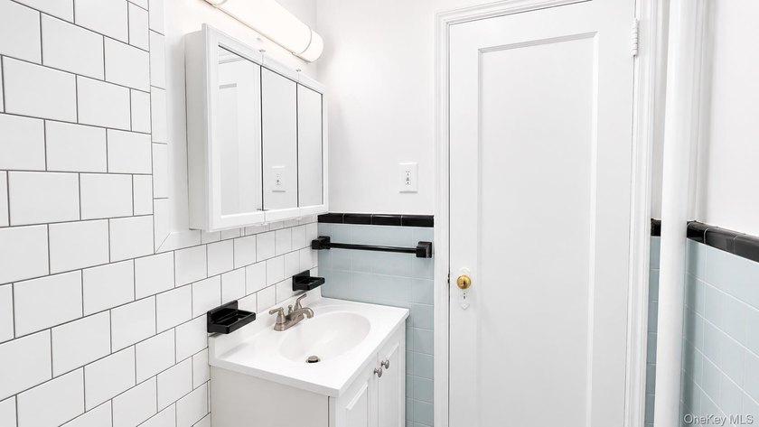 Welcome to this bright and spacious 1-bedroom, 1-bath - photo 12
