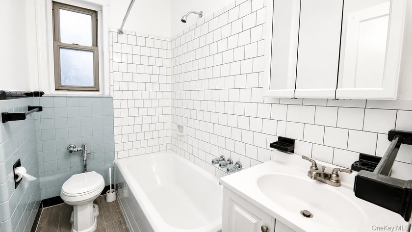 Welcome to this bright and spacious 1-bedroom, 1-bath - photo 13