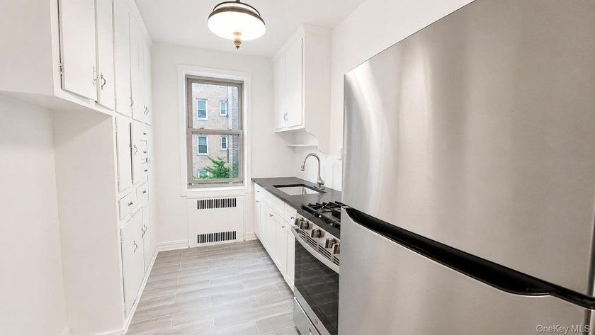 Welcome to this bright and spacious 1-bedroom, 1-bath - photo 17