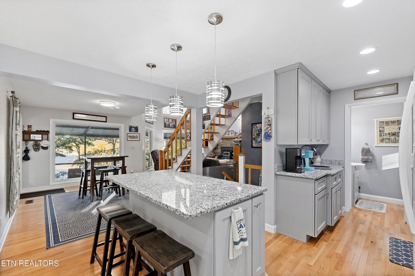 WELCOME TO YOUR BEAUTIFULLY MAINTAINED LAKEFRONT HOME. This - photo 11