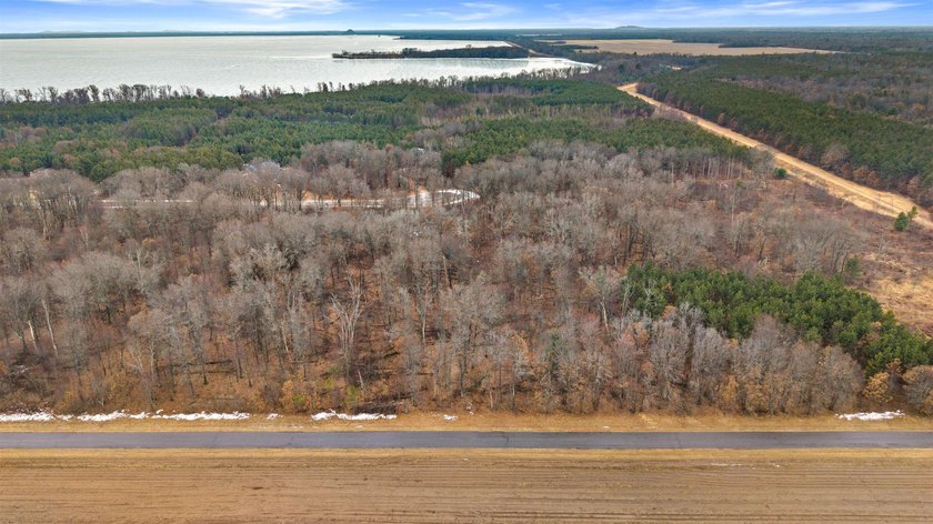 Located in desirable Southview Shores neighborhood, this - photo 11