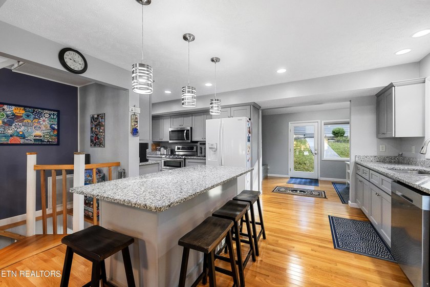WELCOME TO YOUR BEAUTIFULLY MAINTAINED LAKEFRONT HOME. This - photo 12