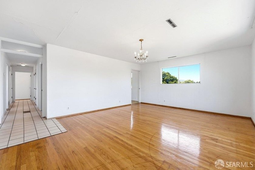 Rare vacant at close Laurel District duplex with long-term - photo 12