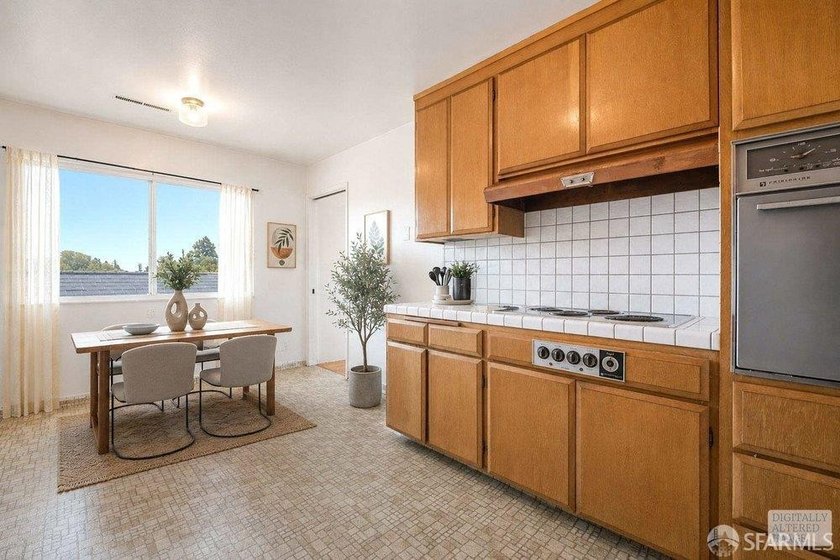 Rare vacant at close Laurel District duplex with long-term - photo 16