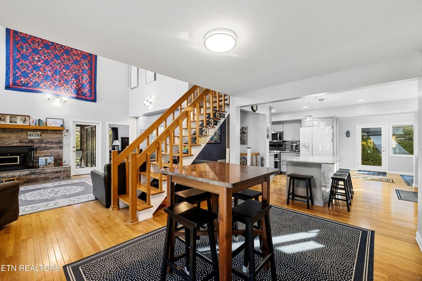 WELCOME TO YOUR BEAUTIFULLY MAINTAINED LAKEFRONT HOME. This - photo 20
