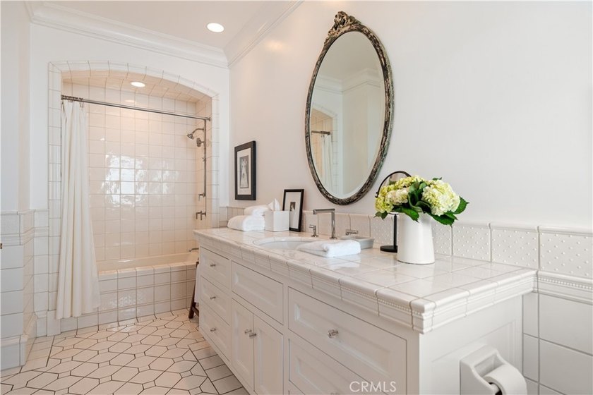 An exceptional opportunity to lease one of the most - photo 22