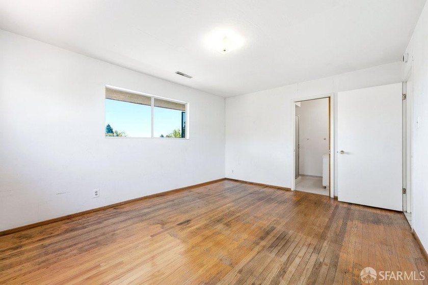 Rare vacant at close Laurel District duplex with long-term - photo 23