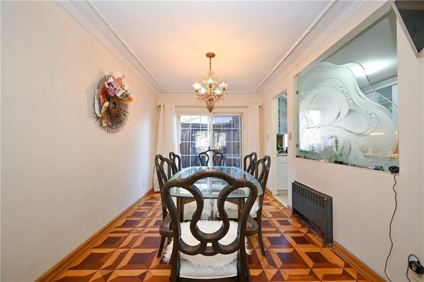 This beautifully maintained 3-bedroom, 3-bath duplex offers - photo 4
