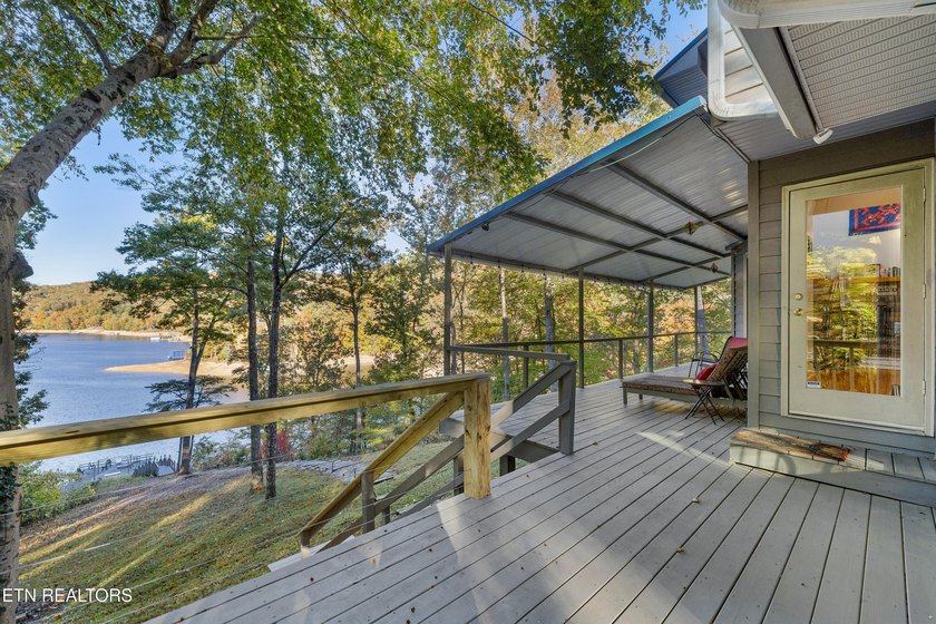 WELCOME TO YOUR BEAUTIFULLY MAINTAINED LAKEFRONT HOME. This - photo 29