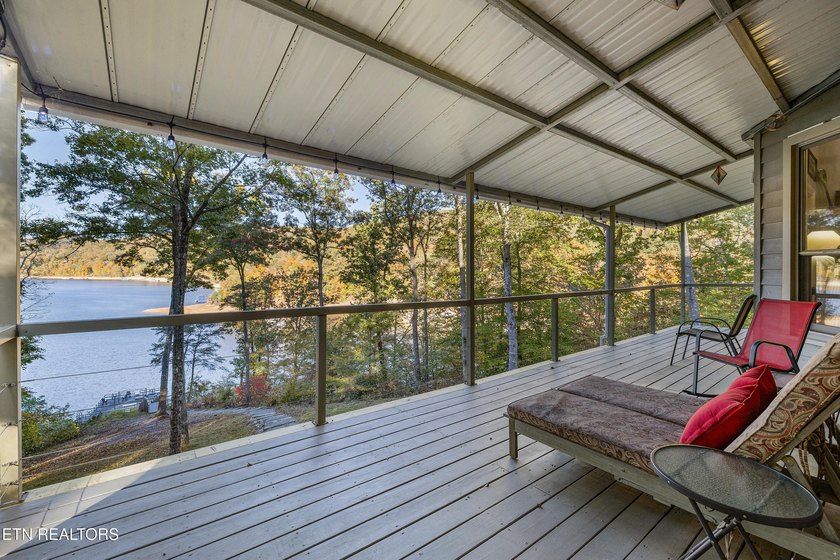 WELCOME TO YOUR BEAUTIFULLY MAINTAINED LAKEFRONT HOME. This - photo 30