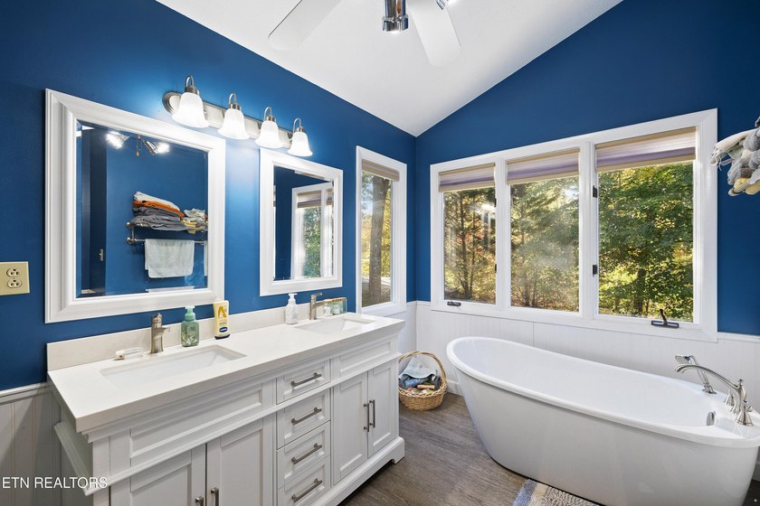 WELCOME TO YOUR BEAUTIFULLY MAINTAINED LAKEFRONT HOME. This - photo 36