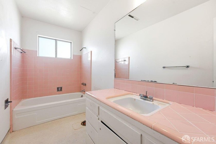 Rare vacant at close Laurel District duplex with long-term - photo 36