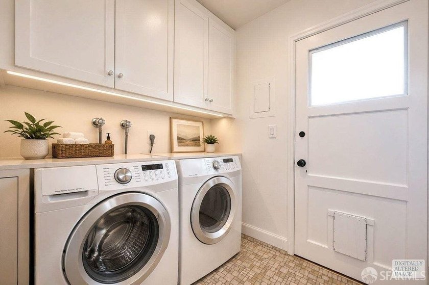 Rare vacant at close Laurel District duplex with long-term - photo 38