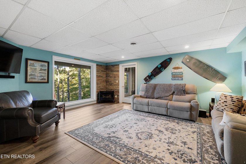 WELCOME TO YOUR BEAUTIFULLY MAINTAINED LAKEFRONT HOME. This - photo 39