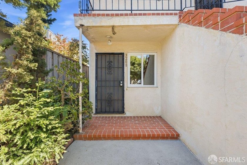Rare vacant at close Laurel District duplex with long-term - photo 40