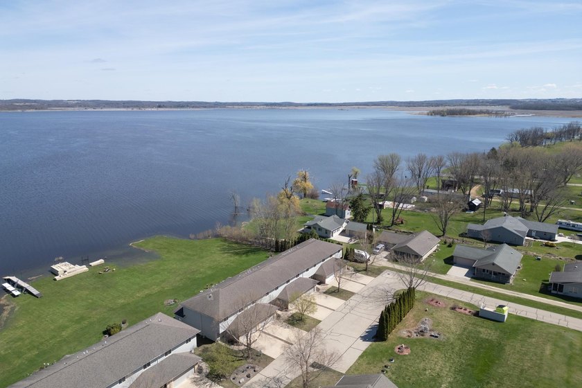 Set on the shores of Lake Puckaway, this exceptional condo - photo 41