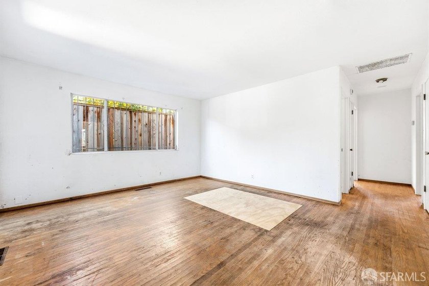 Rare vacant at close Laurel District duplex with long-term - photo 42