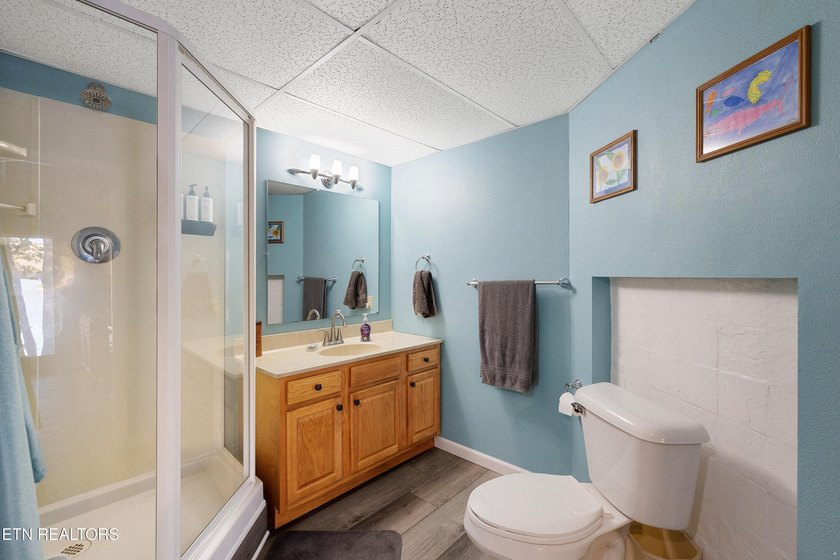 WELCOME TO YOUR BEAUTIFULLY MAINTAINED LAKEFRONT HOME. This - photo 44