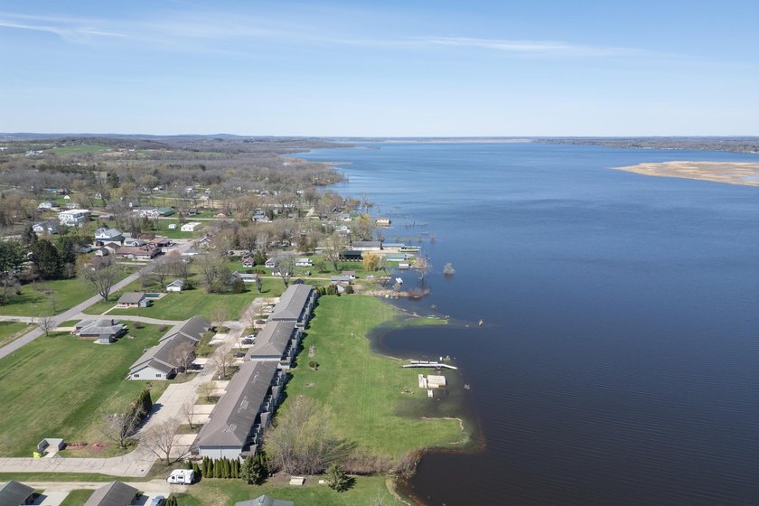 Set on the shores of Lake Puckaway, this exceptional condo - photo 44