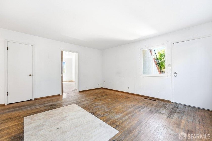 Rare vacant at close Laurel District duplex with long-term - photo 44