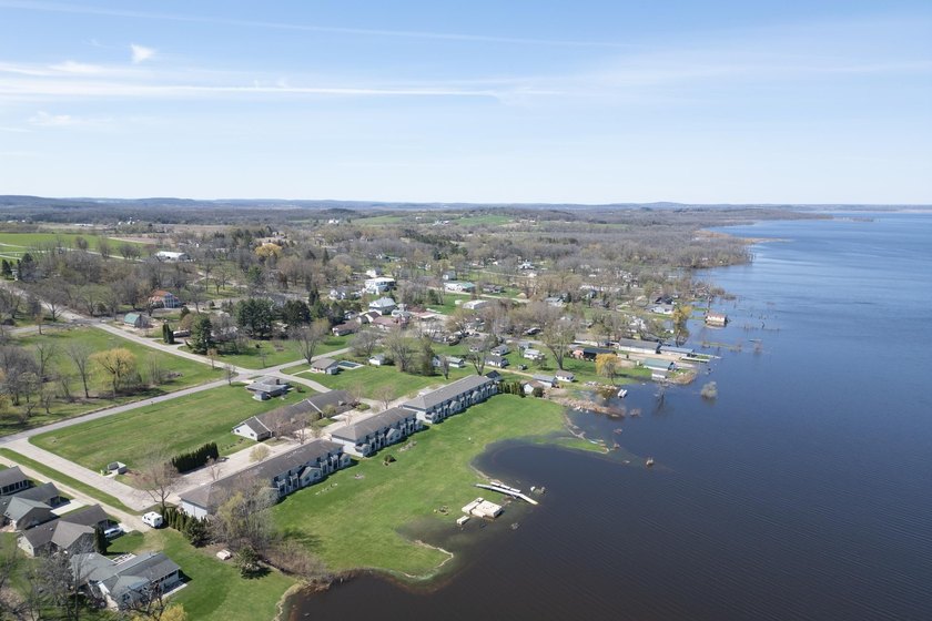 Set on the shores of Lake Puckaway, this exceptional condo - photo 45