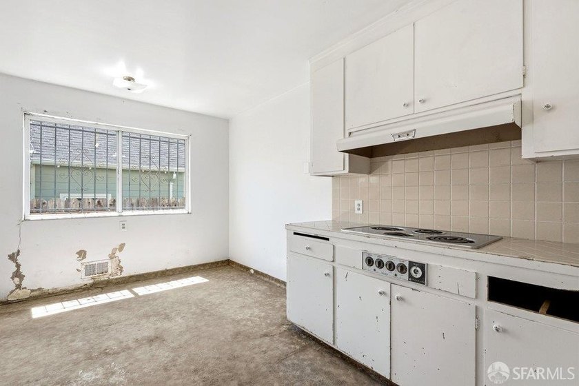 Rare vacant at close Laurel District duplex with long-term - photo 45